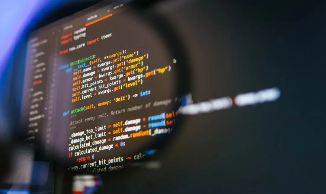 Вайб-кодер работает с AI-инструментами Cursor и Python